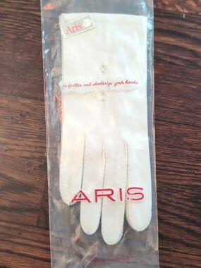 Aris White Cotton Vintage Gloves NWT Vintage Deadstock